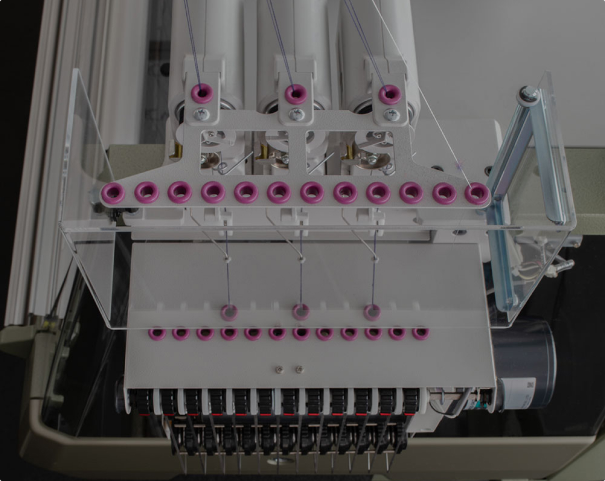 Maszyna służąca do produkcji odzieży z materiałów pochodzących z recyklingu